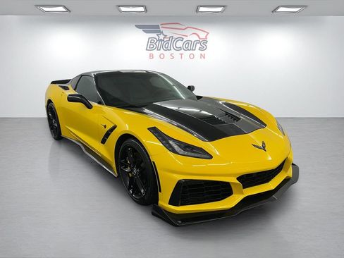 Used 2015 Chevrolet Corvette Stingray Coupe w/ ZF1 Appearance Package RWD image 3