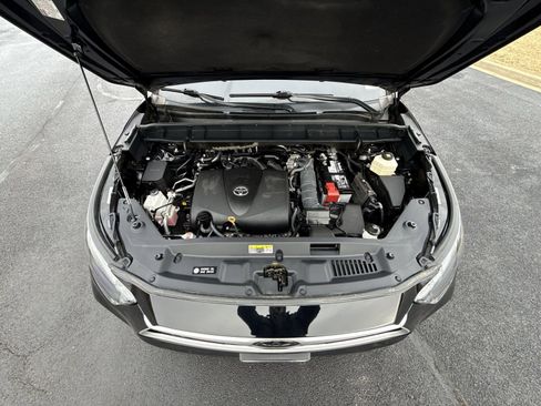 Used 2020 Toyota Highlander XLE image 28