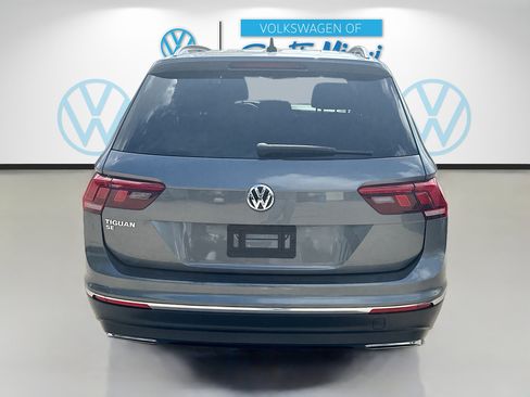 Used 2021 Volkswagen Tiguan SE w/ Panoramic Sunroof Package FWD image 6