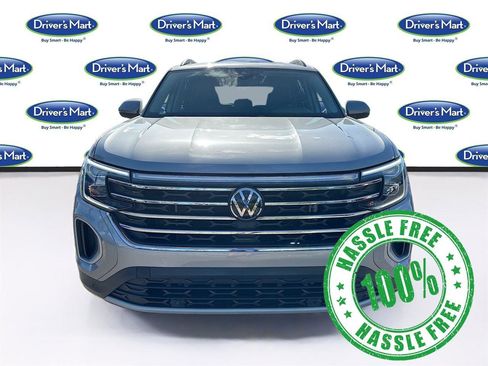 Used 2025 Volkswagen Atlas SE image 2