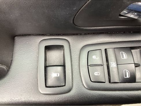 Used 2019 Dodge Grand Caravan SE w/ UConnect Hands-Free Group image 37