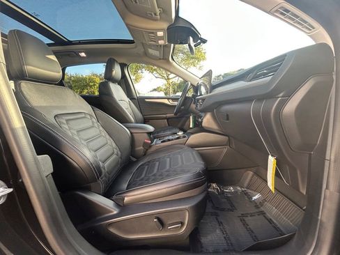 Certified 2024 Ford Escape SE w/ PHEV Premium Package image 27