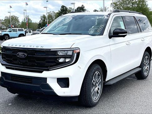 New 2026 Ford Expedition Active AWD/4WD image 2