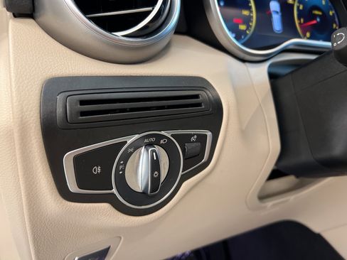 Used 2021 Mercedes-Benz GLC 300 4MATIC image 38