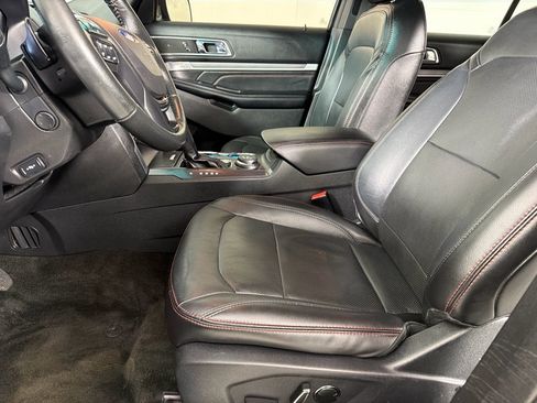 Used 2017 Ford Explorer Sport w/ Equipment Group 401A AWD/4WD image 9