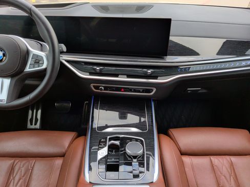 Certified 2024 BMW X7 xDrive40i w/ M Sport Package image 35