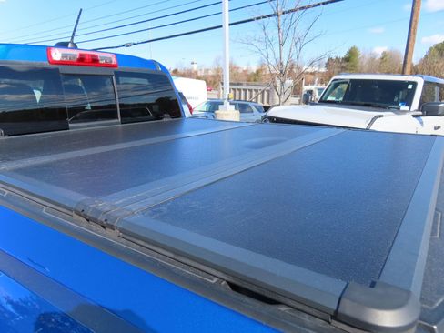 Used 2023 GMC Canyon AT4 w/ AT4 Premium Package image 11