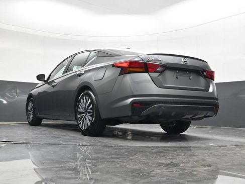 Used 2025 Nissan Altima 2.5 SV FWD image 36