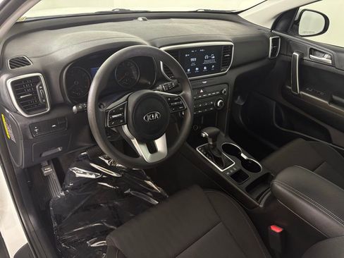 Used 2022 Kia Sportage LX image 16