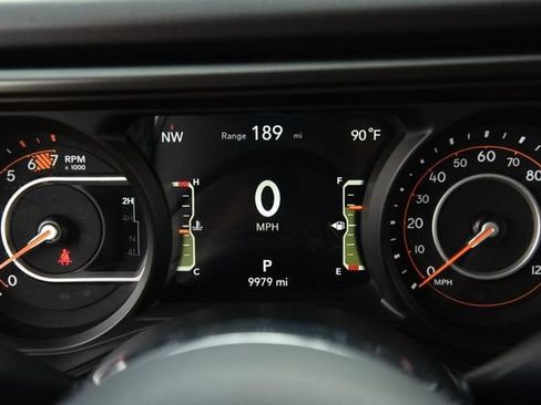 Used 2025 Jeep Wrangler Unlimited Sahara AWD/4WD image 11