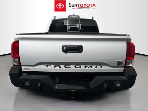 Used 2016 Toyota Tacoma SR5 w/ Towing Package image 5