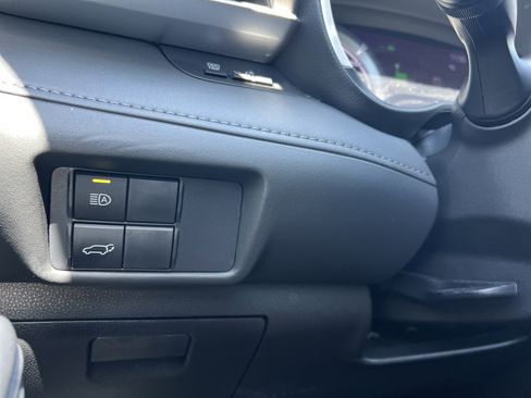 Used 2021 Toyota Highlander XLE AWD/4WD image 35