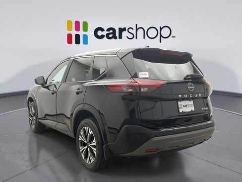 Used 2023 Nissan Rogue SV image 3