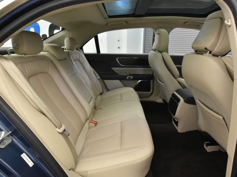 Used 2019 Lincoln Continental Select w/ Continental Climate Package image 16