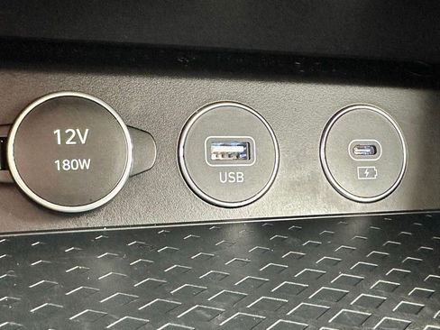 Used 2025 Genesis G70 2.5T RWD image 18