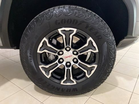Used 2024 GMC Canyon AT4 w/ Technology Package image 28