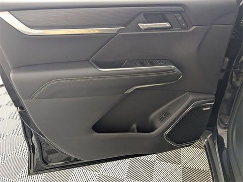 Used 2025 GMC Acadia Elevation image 10