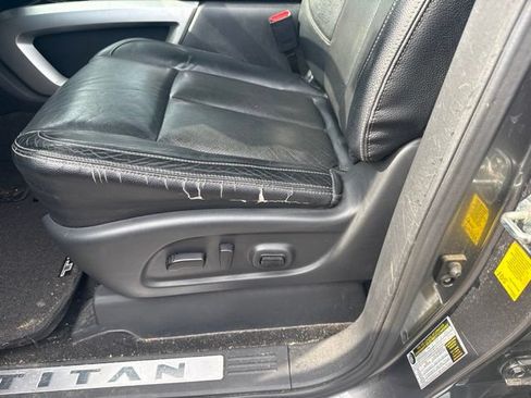 Used 2019 Nissan Titan SL w/ Chrome Package AWD/4WD image 13