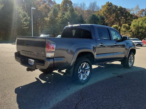 Used 2018 Toyota Tacoma Limited image 5