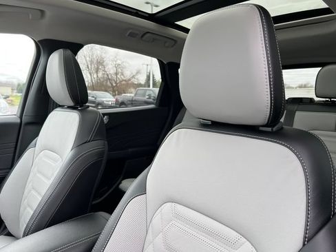 New 2024 Ford Escape SE w/ PHEV Premium Package FWD image 13