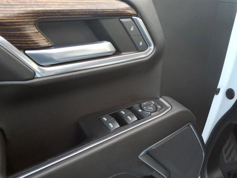 Used 2022 GMC Sierra 1500 SLE image 12