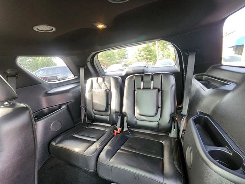 Used 2017 Ford Explorer XLT w/ Equipment Group 202A image 18