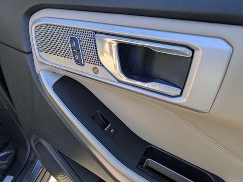 Used 2021 Ford Explorer Limited w/ Equipment Group 301A image 38