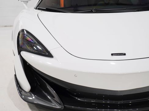 Used 2020 McLaren 600LT Spider RWD image 31