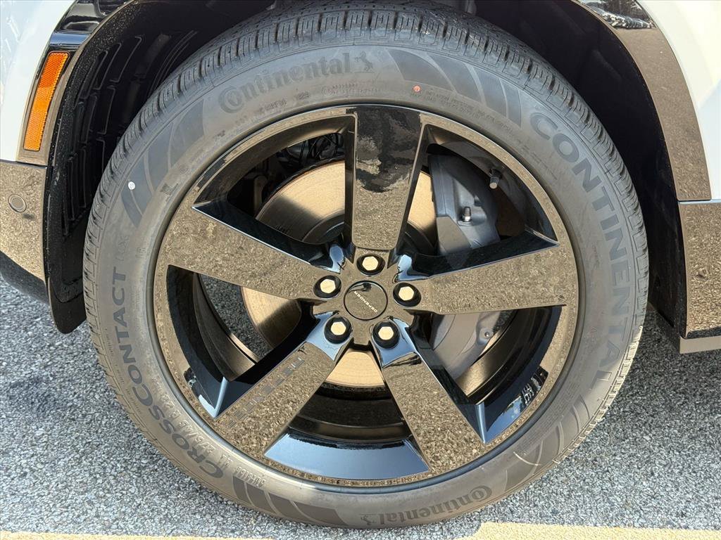 New 2026 Land Rover Defender 130 X-Dynamic SE AWD/4WD image 9