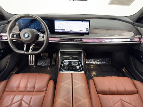 Used 2023 BMW i7 xDrive60 image 14