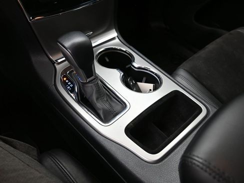 Used 2020 Jeep Grand Cherokee Laredo w/ Laredo X Package image 19