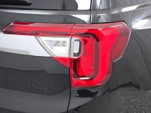 Used 2023 GMC Acadia SLE image 13