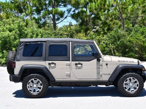 Used 2018 Jeep Wrangler Unlimited Rubicon w/ Connectivity Group AWD/4WD image 31