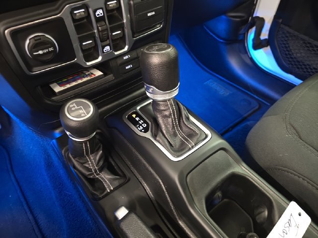 Used 2019 Jeep Wrangler Unlimited Sahara AWD/4WD image 27