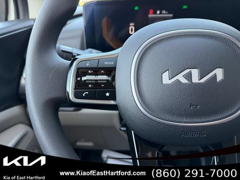 New 2026 Kia Carnival LX FWD image 32