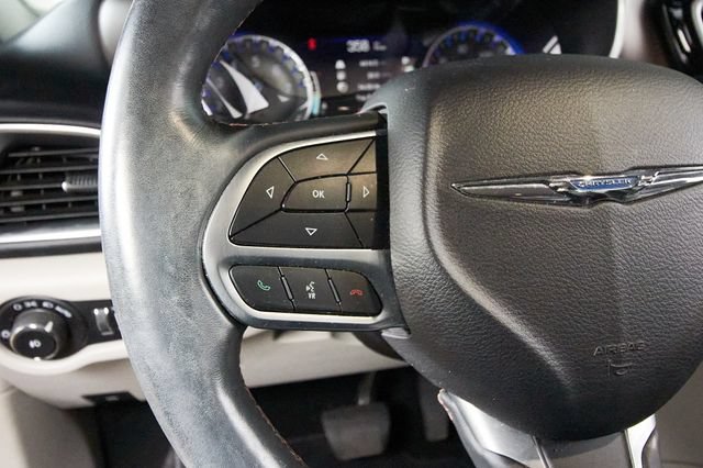 Used 2018 Chrysler Pacifica Touring-L Plus FWD image 14