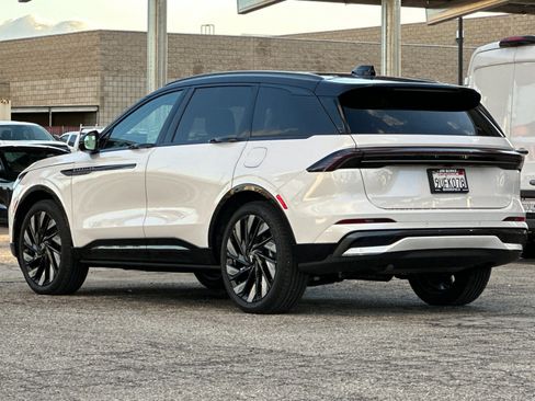 Certified 2025 Lincoln Nautilus Reserve w/ Jet Appearance Package image 6