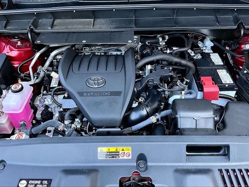 Certified 2025 Toyota Highlander LE FWD image 32