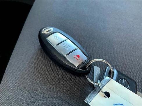 Certified 2022 Nissan Frontier SV image 13