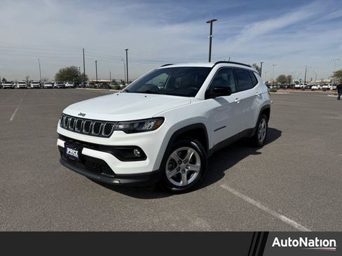 Used 2023 Jeep Compass Latitude image 1