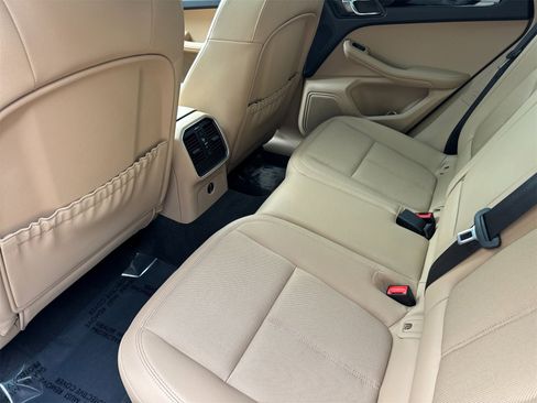 Used 2025 Porsche Macan image 14