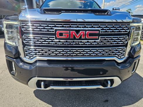 Used 2022 GMC Sierra 2500 Denali w/ Denali Black Diamond Edition AWD/4WD image 9