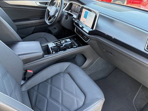 Used 2024 Volkswagen Atlas Cross Sport SE FWD image 13