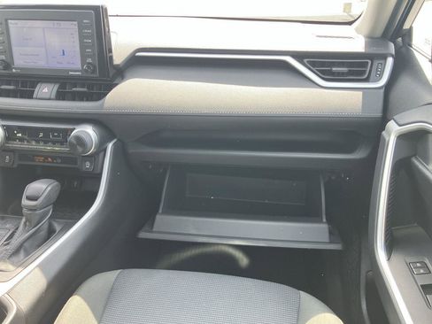 Used 2021 Toyota RAV4 LE image 15