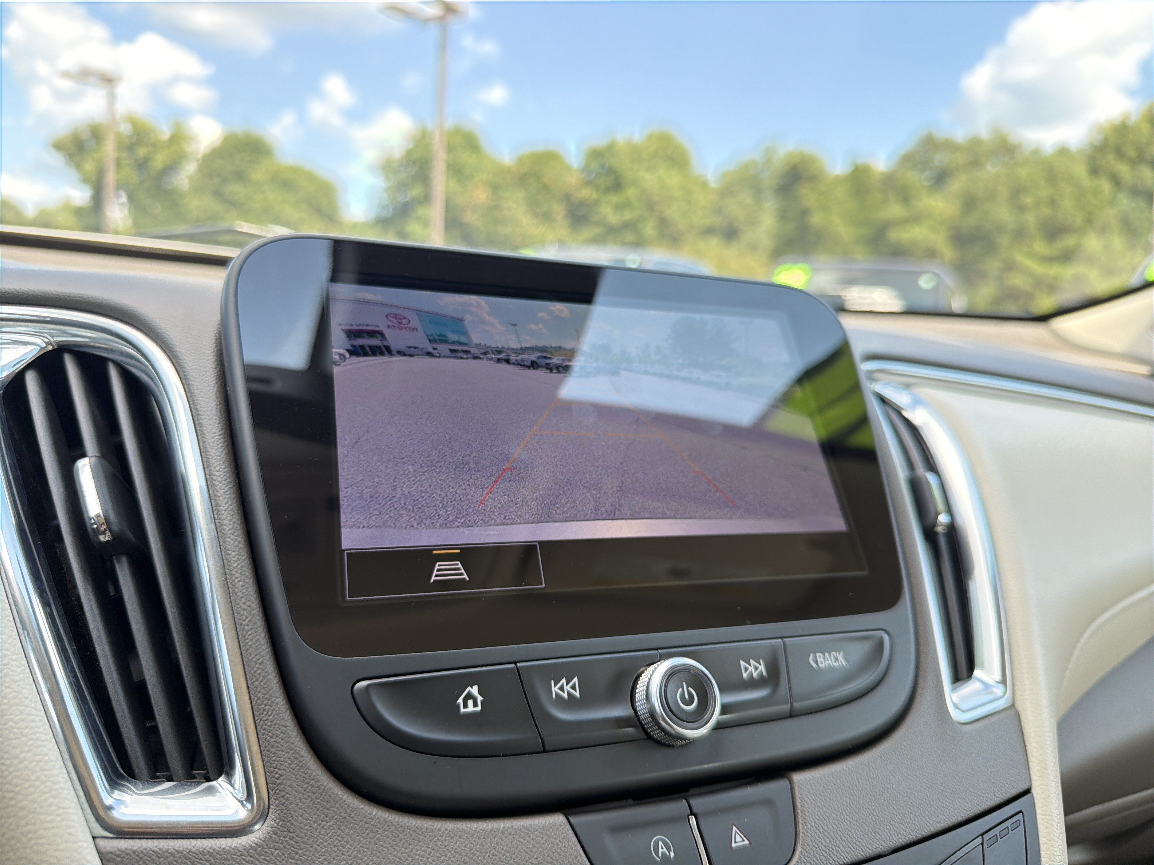 Used 2025 Chevrolet Equinox LT AWD/4WD image 7