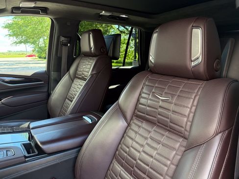 Used 2022 Cadillac Escalade Sport Platinum AWD/4WD image 12