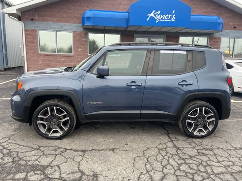 Used 2020 Jeep Renegade Latitude w/ Cold Weather Group image 3