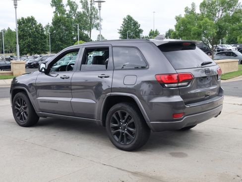 Used 2018 Jeep Grand Cherokee Altitude RWD image 7