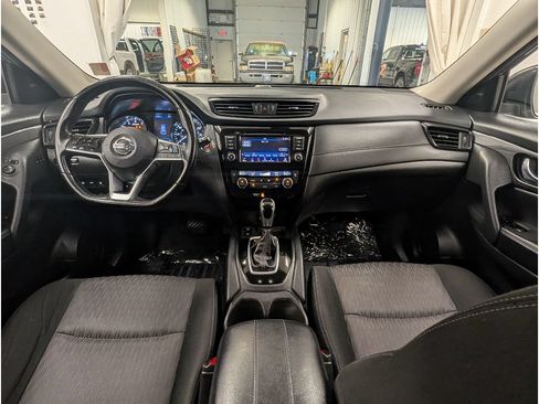 Used 2020 Nissan Rogue SV w/ Premium Package FWD image 11