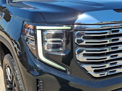 Used 2022 GMC Sierra 1500 Denali w/ Technology Package AWD/4WD image 9